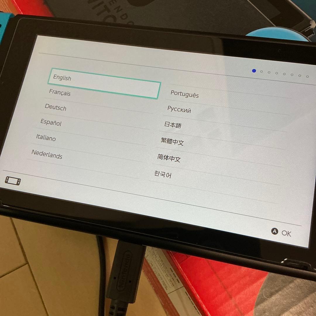 Nintendo Switch 本体　周辺アクセサリ +充電スタンド、収納ケース