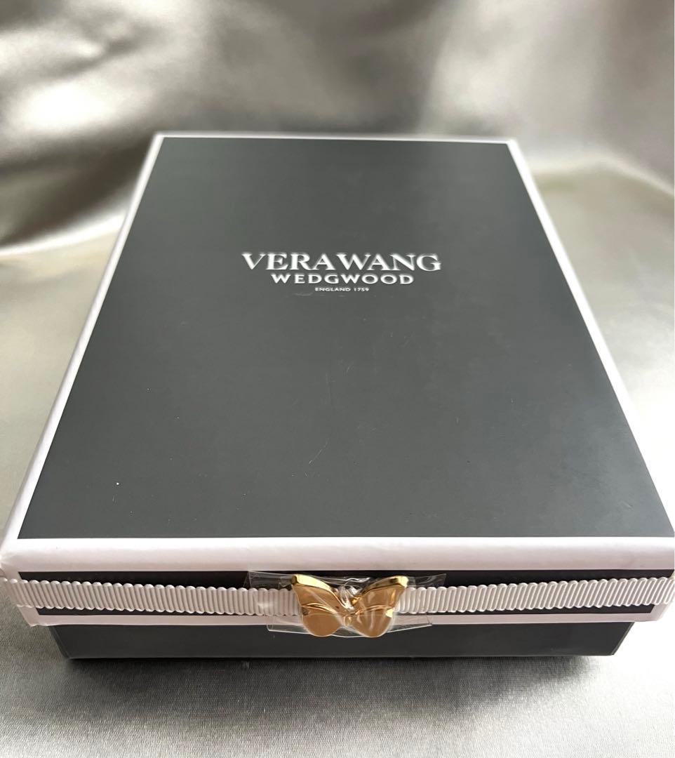 【未使用】Vera Wang Wedgewood フォトフレーム レッド