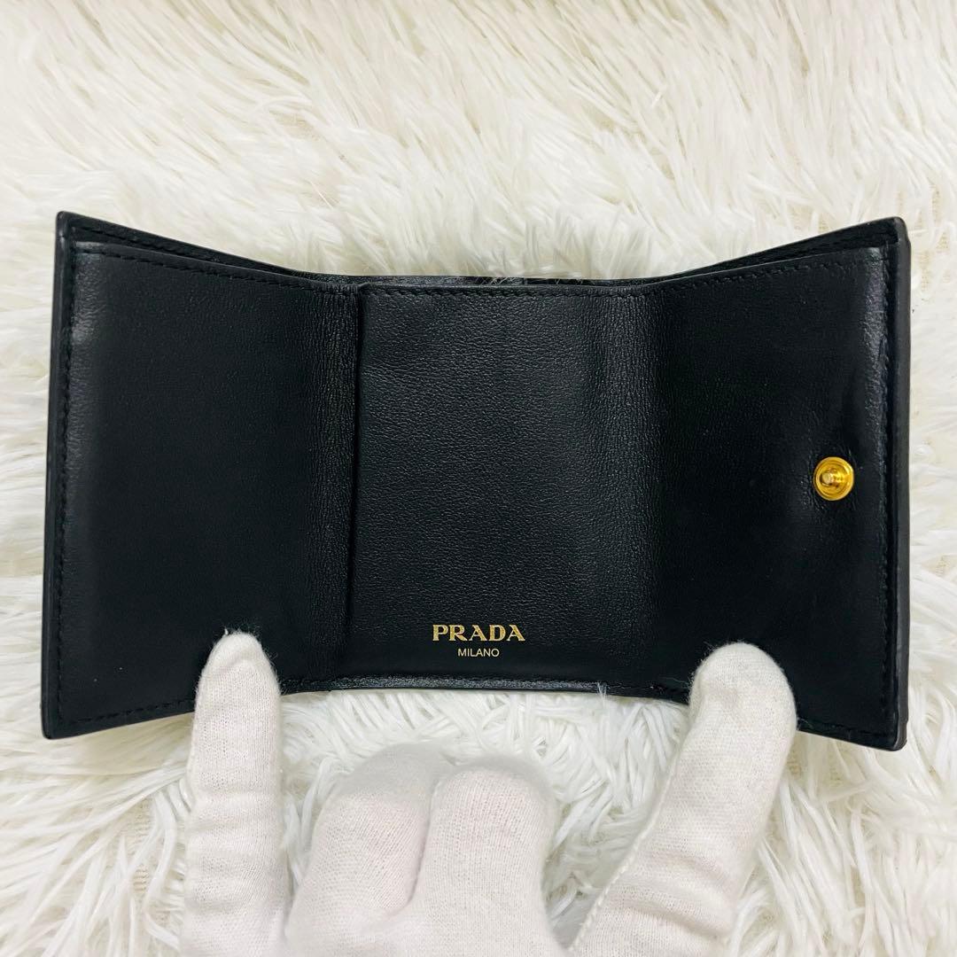 極美✨PRADA 三つ折り財布 トライアングル ロゴ レザー 黒