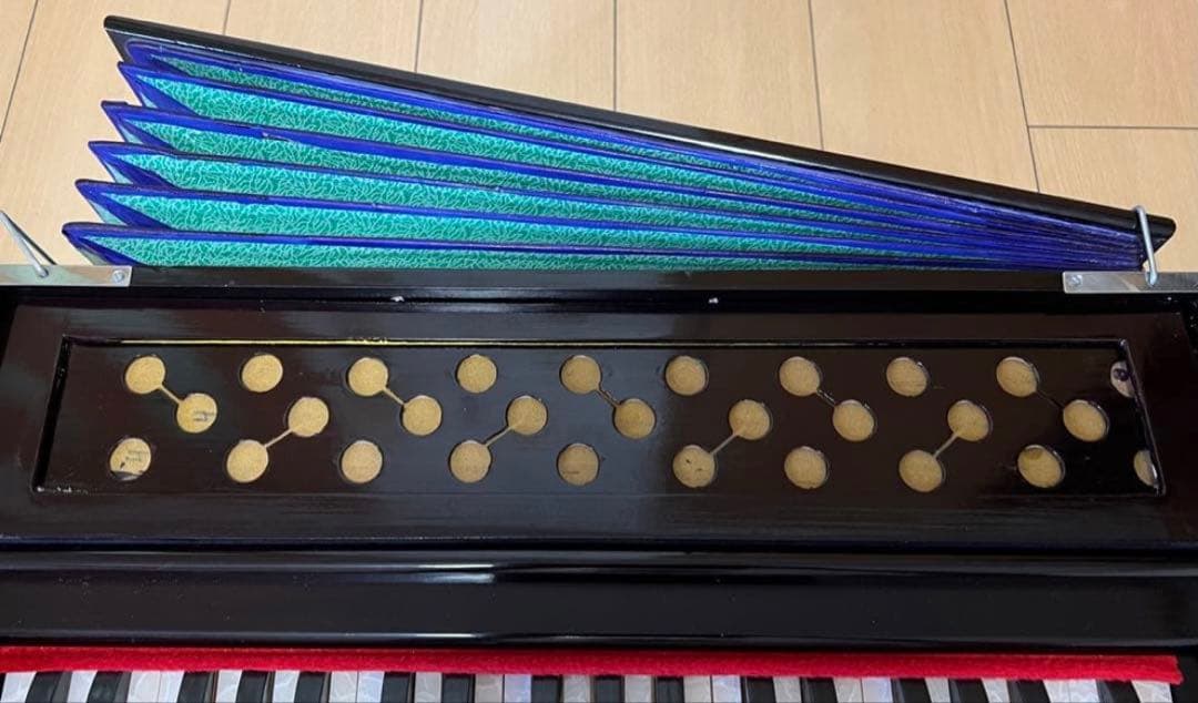 ハルモニウム harmonium