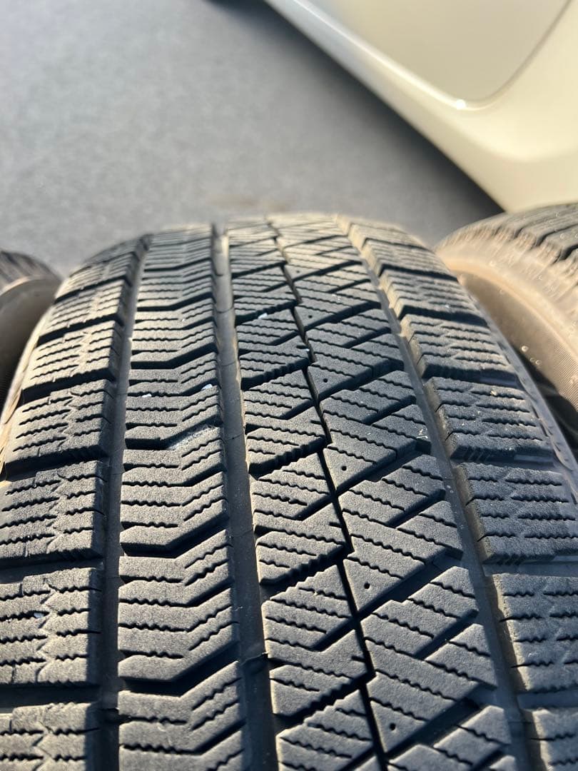 斜面 　215/60R17 ブリザックVRX2 4本 24年製造