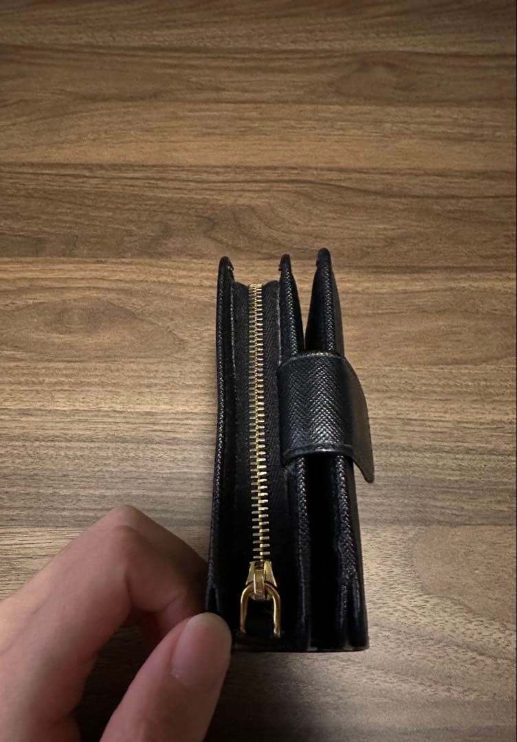 PRADA ポルターフィッコロランポ 二つ折り財布 黒