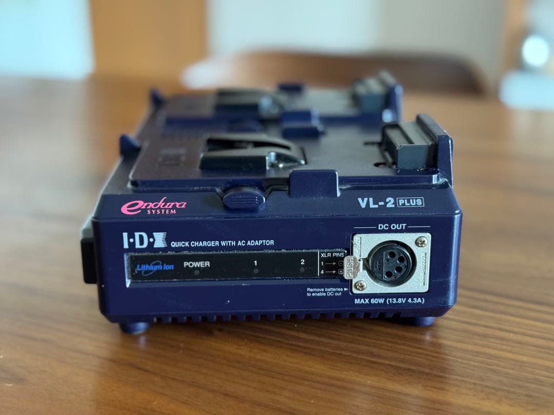 VL-2 PLUS Vマウントバッテリーチャージャー