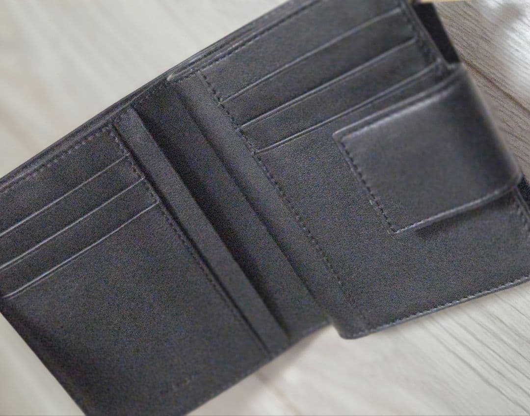 【GIVENCHY】スタッズ　二つ折り財布(美品)