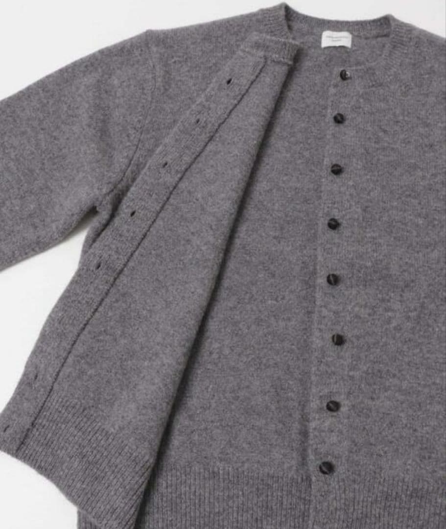 URBAN RESEARCH DOORS ウールサテン釦クルーネックカーディガン