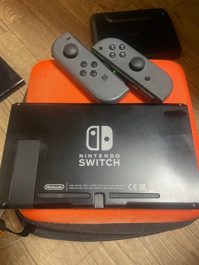 Nintendo switch本体＋Joy-Con