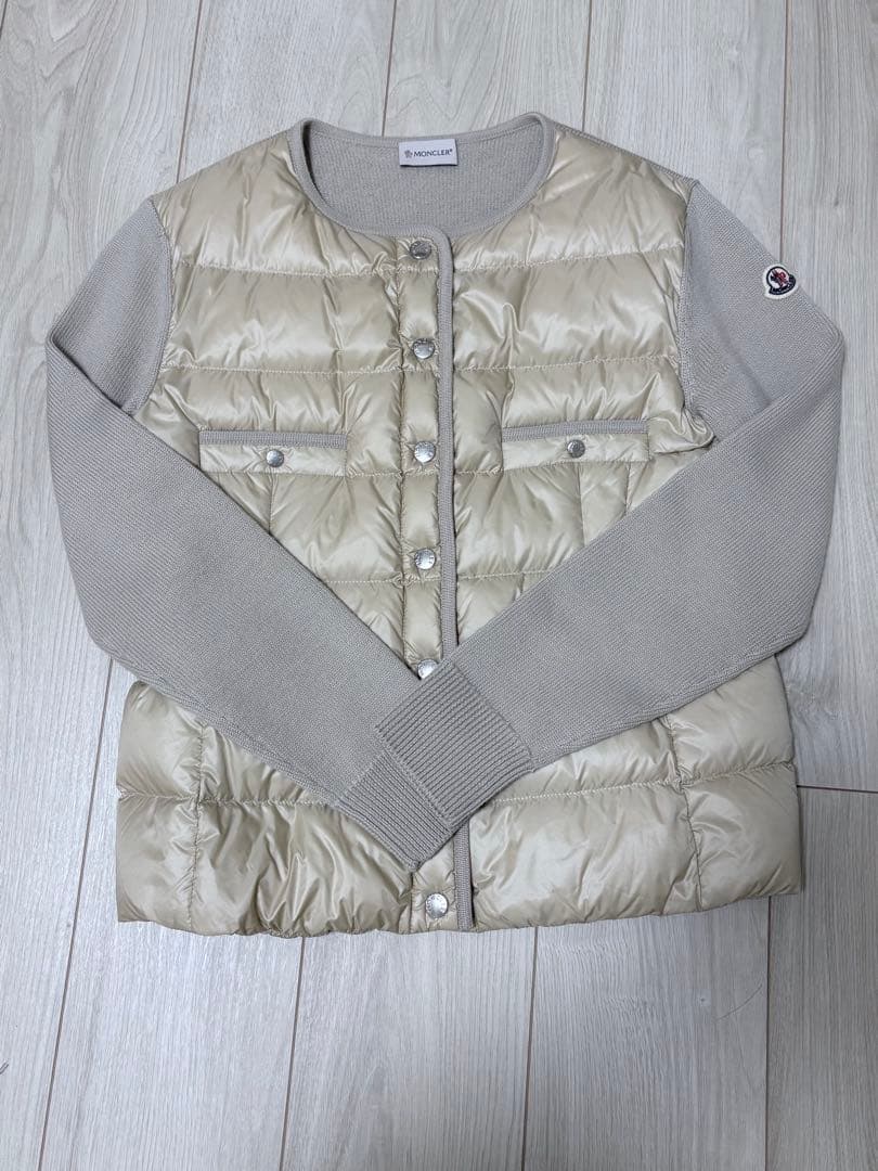 MONCLER ベージュ ダウンカーディガン
