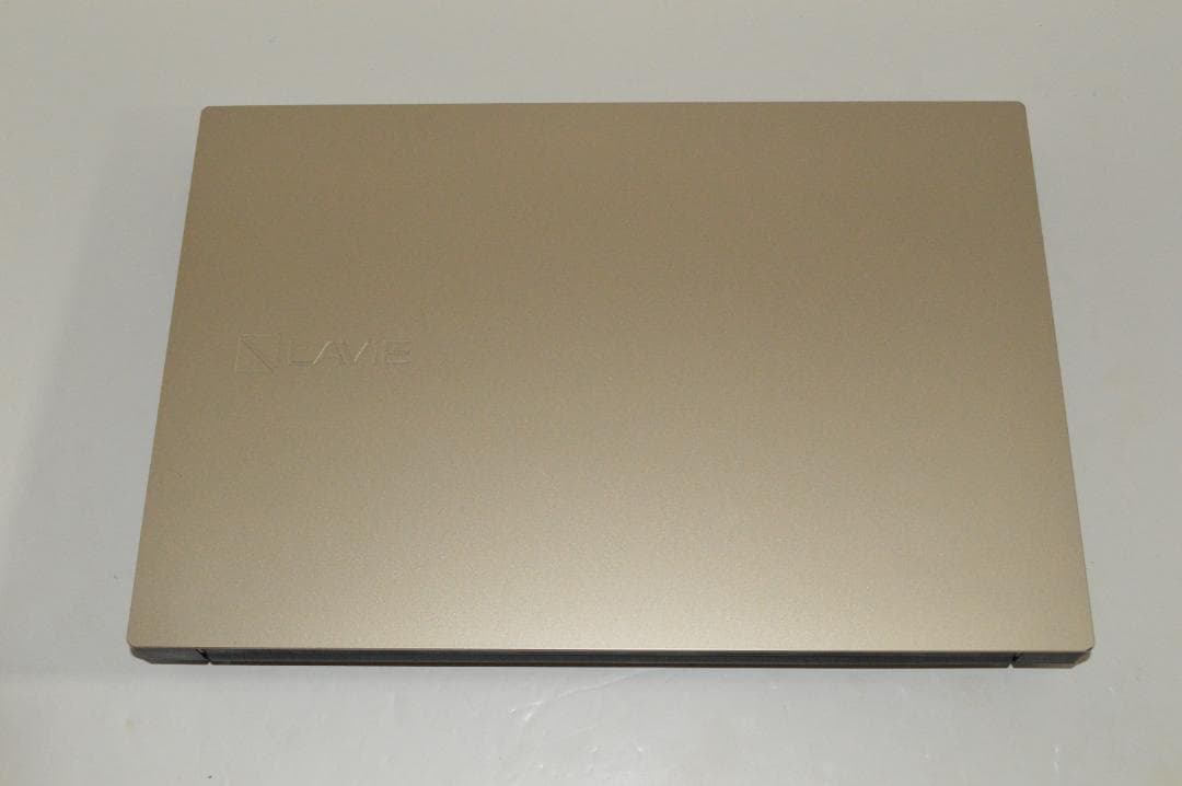 ゴールドLAVIE第8世代Corei7/32G/SSD1TBバッテリー良好