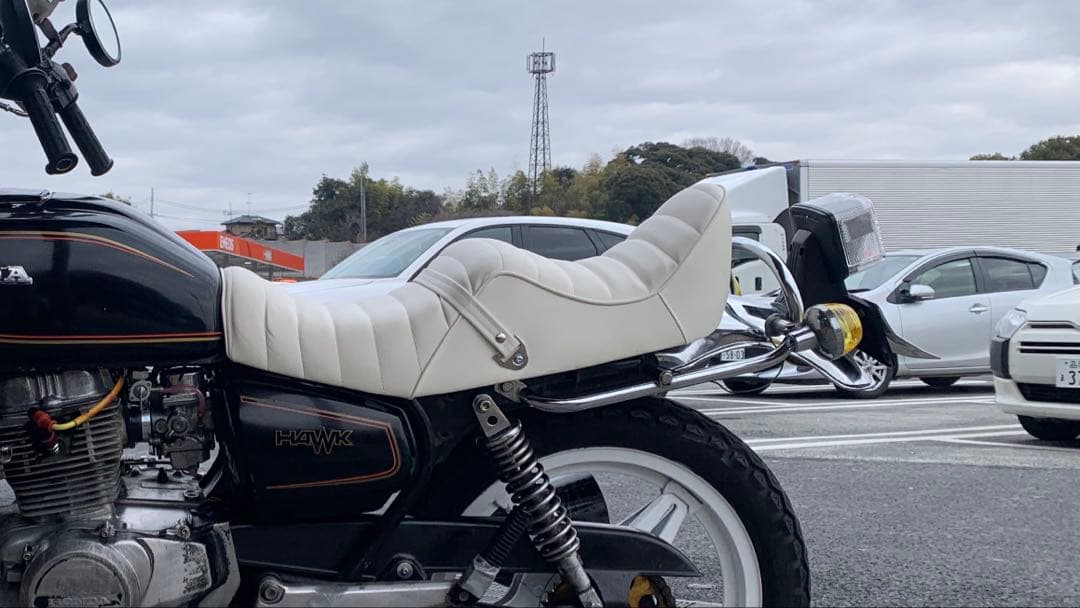 cb250t 400t 角タンク用チョビ三　白レザー　シート