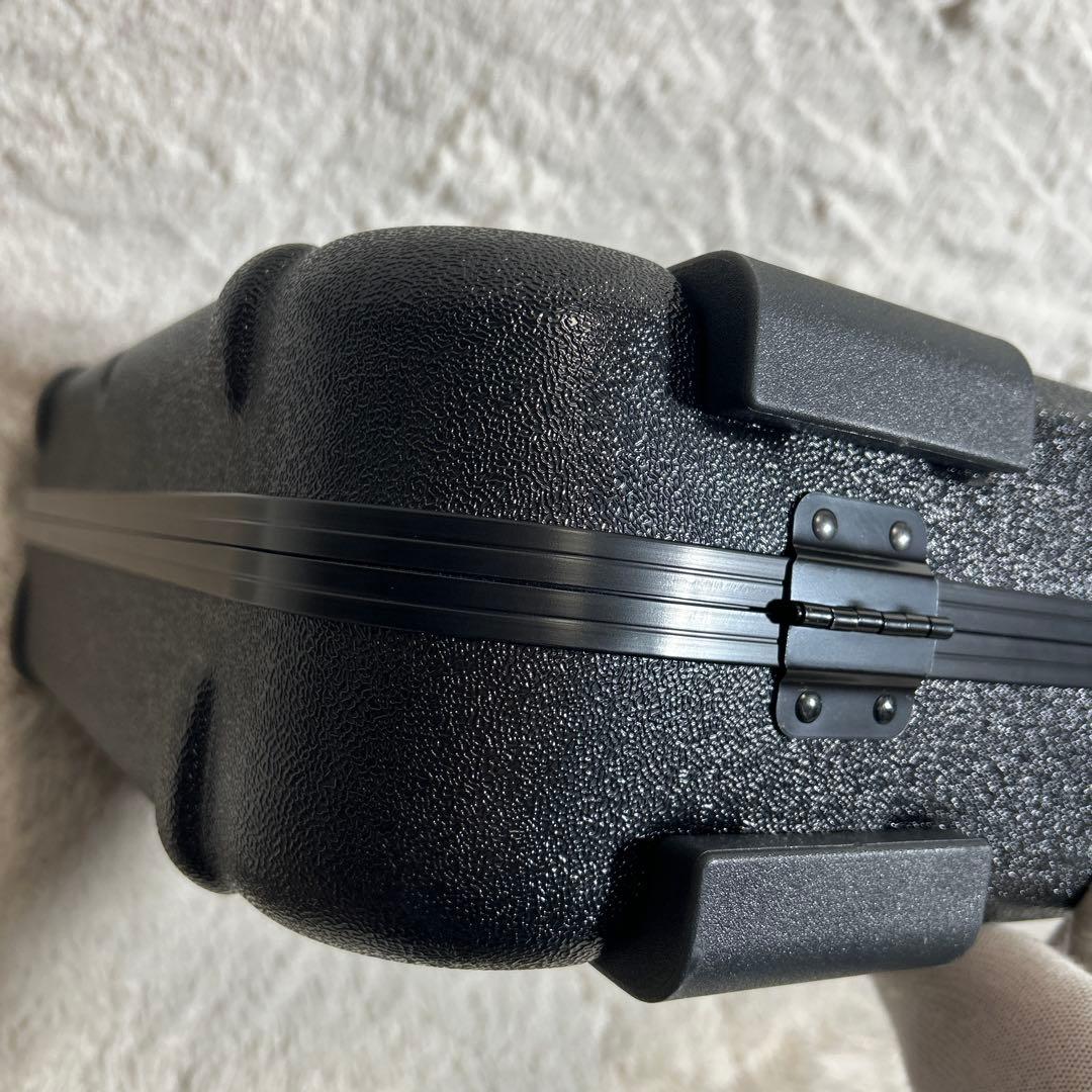 ベース FENDER DELUXE MOLDED CASE ELECTRIC BASS