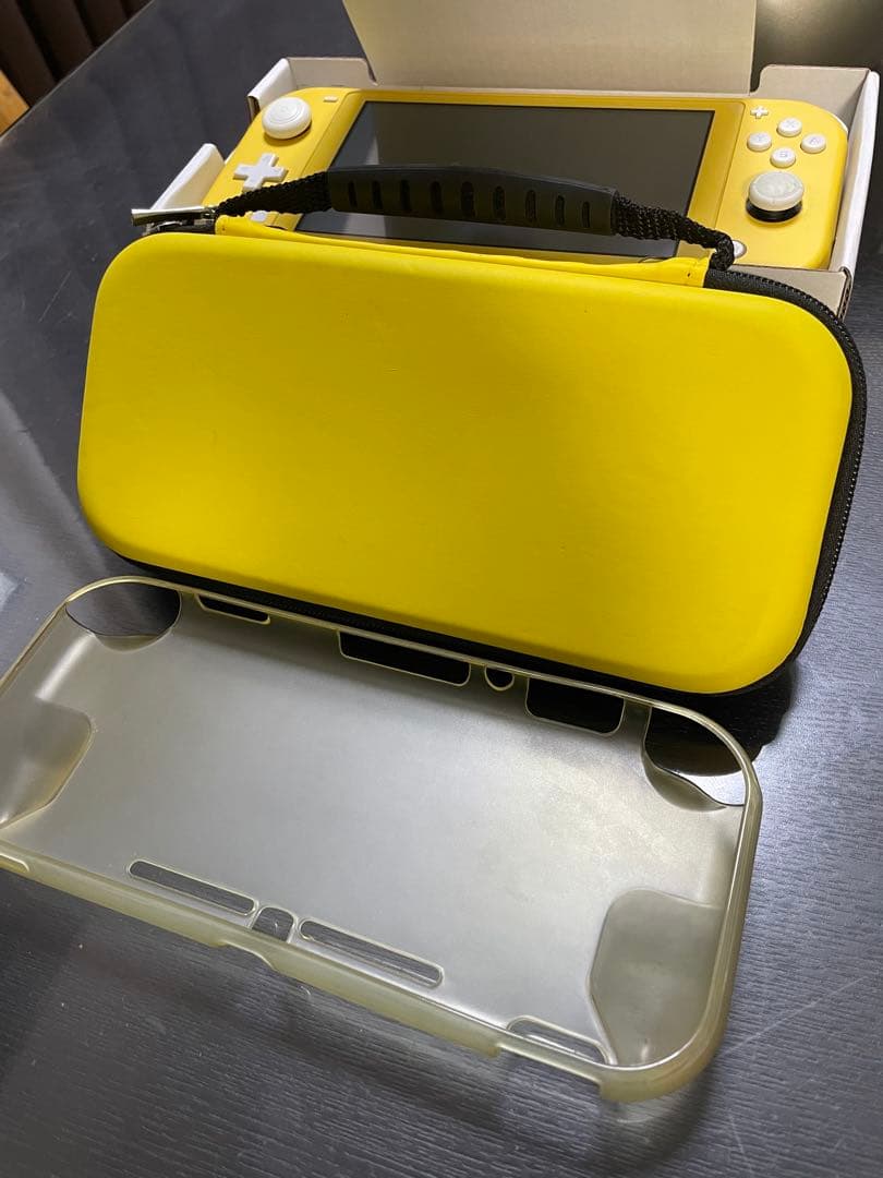 Nintendo Switch Lite イエロー 専用ケース付き