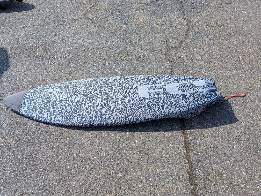 JS SUB XERO　ショートボード 5'8 フィン、ソフトカバー付き