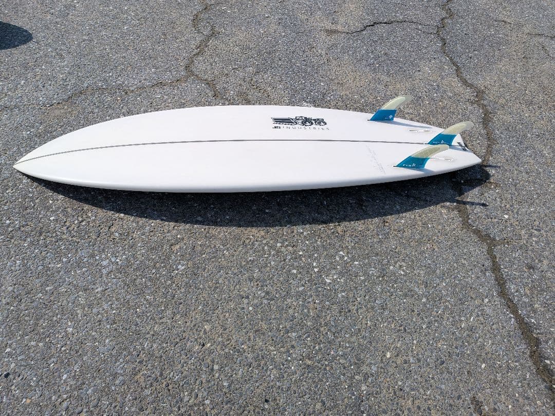 JS SUB XERO　ショートボード 5'8 フィン、ソフトカバー付き