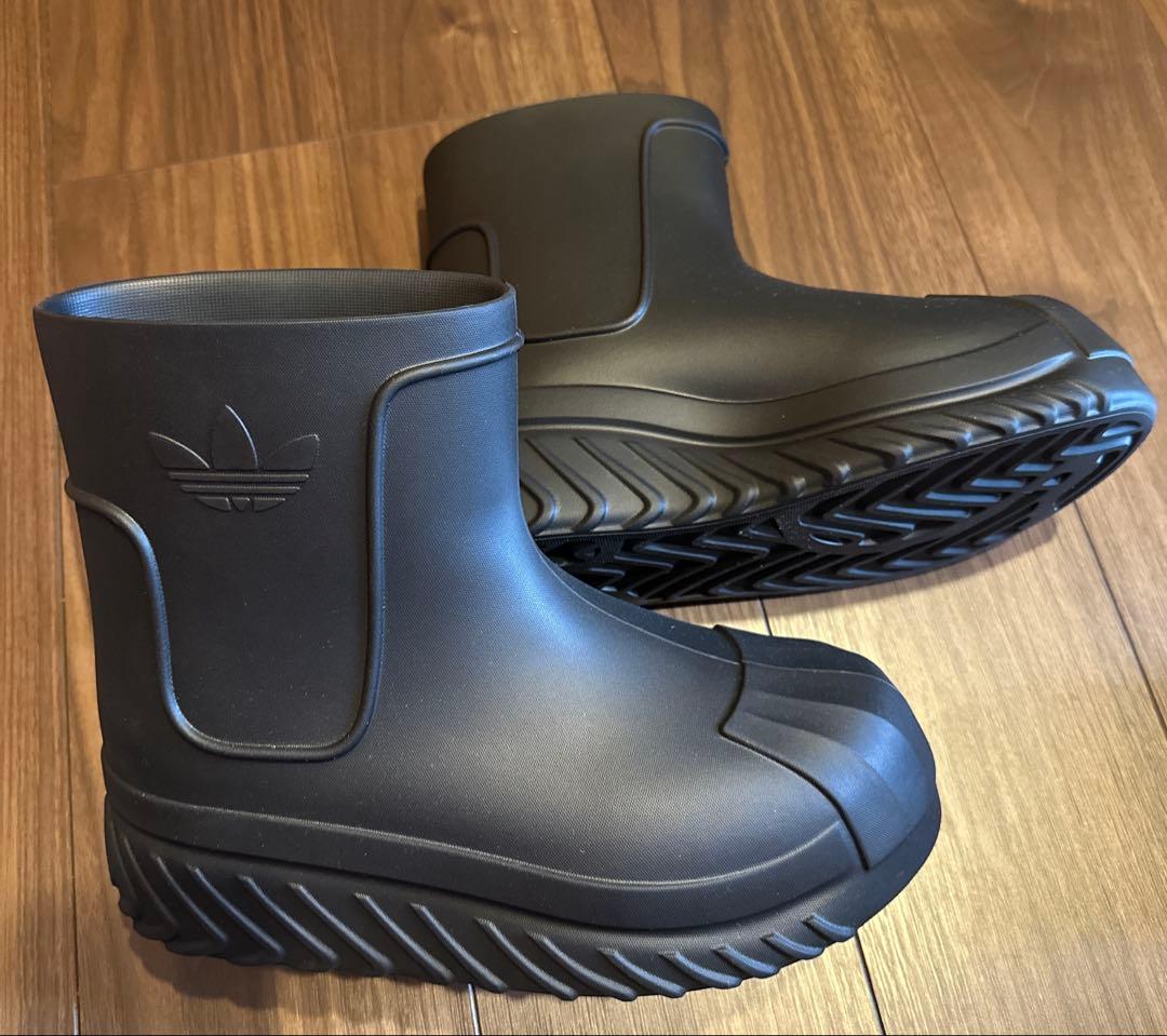 adidas ブラック　レインブーツ