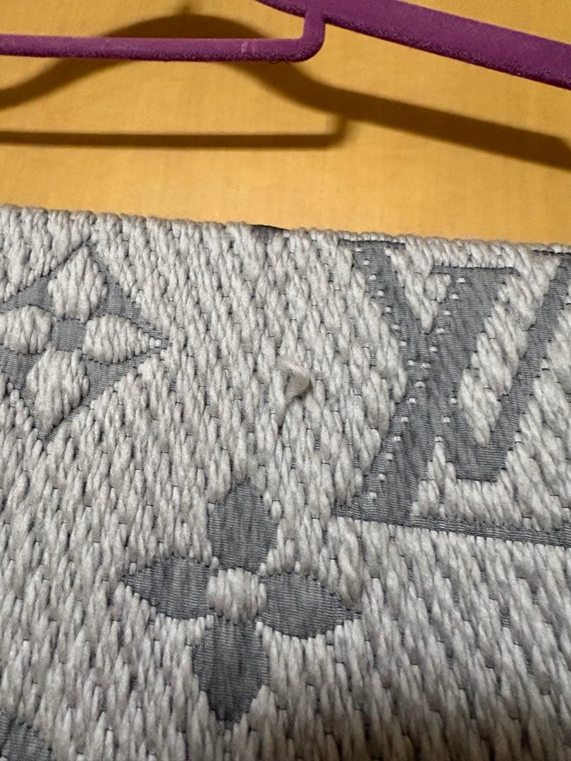 Louis Vuitton グレー マフラー フリンジ付き