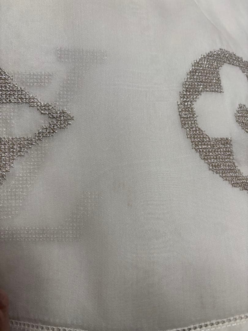 Louis Vuitton シルクストール クリーム色