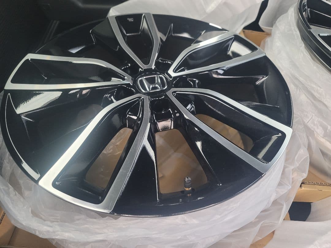 新車外し　ホンダ　新型ヴェゼル　純正ホイール　4本　18インチ