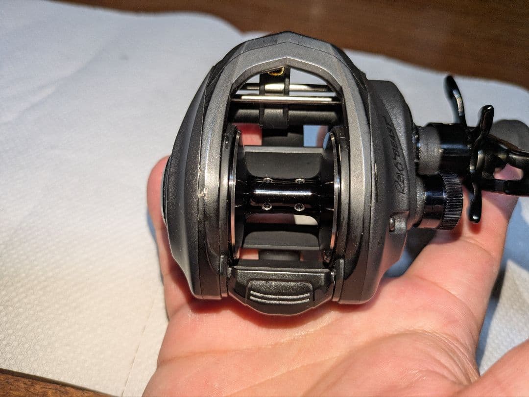 アブガルシア レボビースト40 REVO BEAST 40 右ハンドル　本体のみ