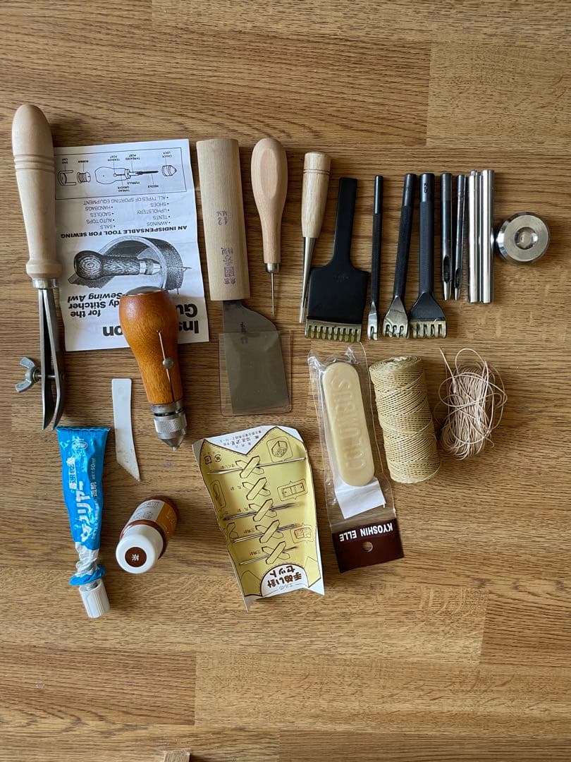 手縫いで作る革のカバン 用具 材料