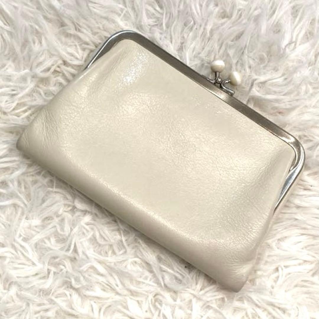 【美品】agnes b. レザー　がま口　二つ折り財布　ベージュ