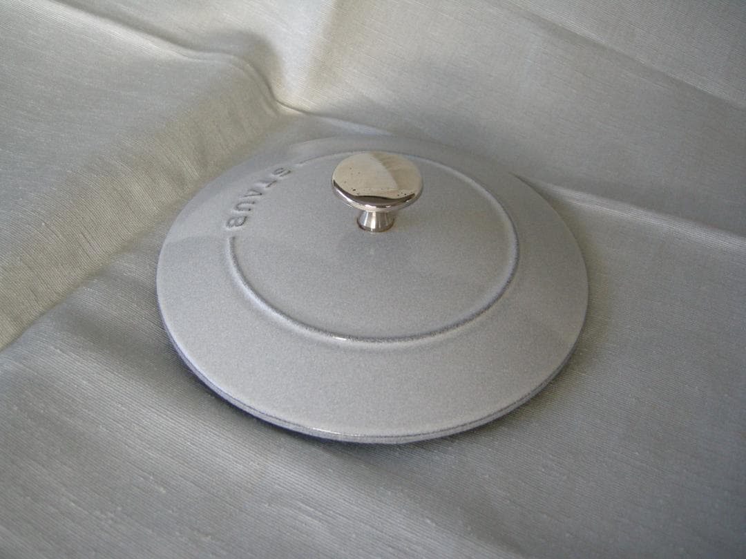 ストウブ　STAUB　ワナベ　（WA-NABE）　淡いグレー　18cm