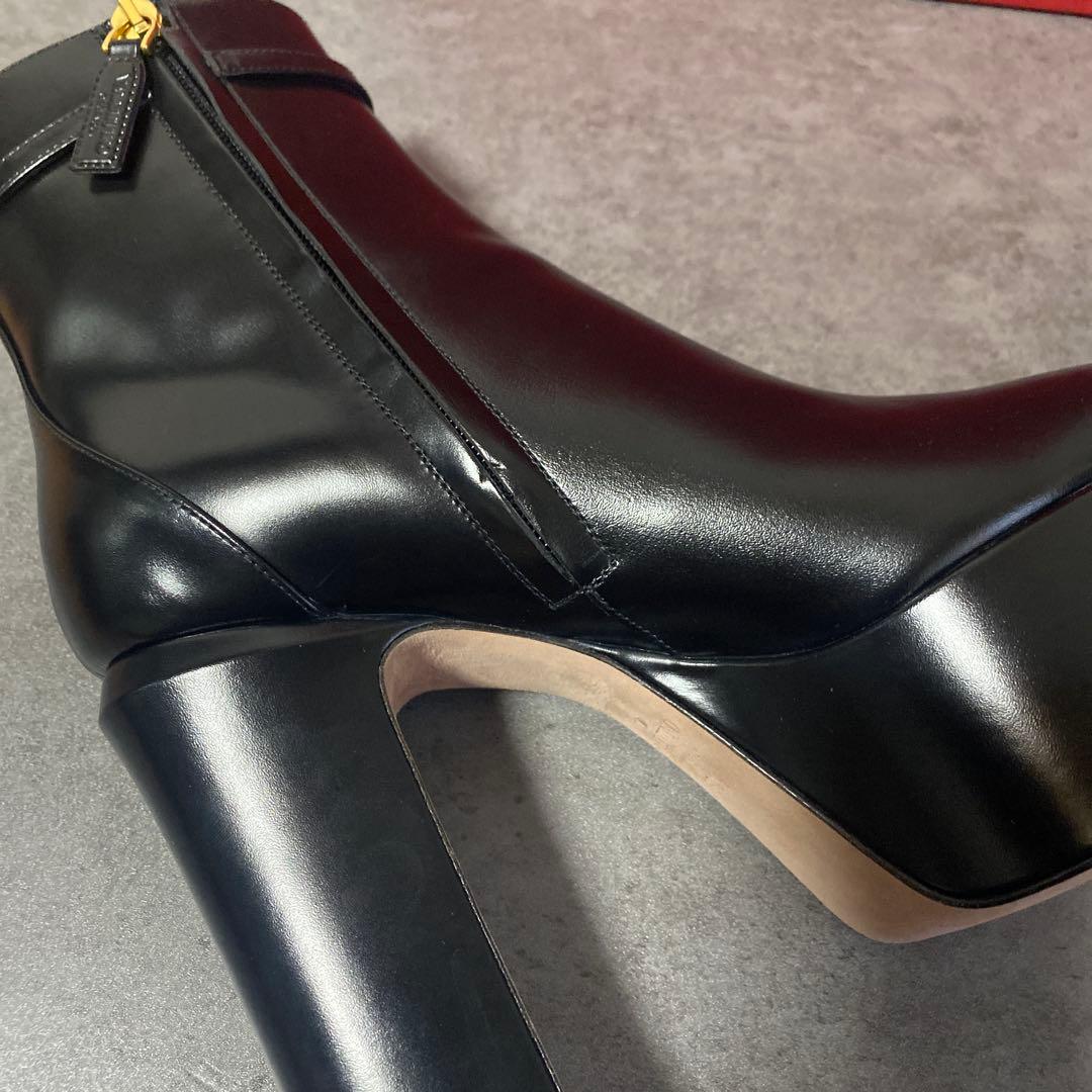 未使用品✨ 【Valentino】Vロゴ レザー アンクルブーツ ハイヒール　黒