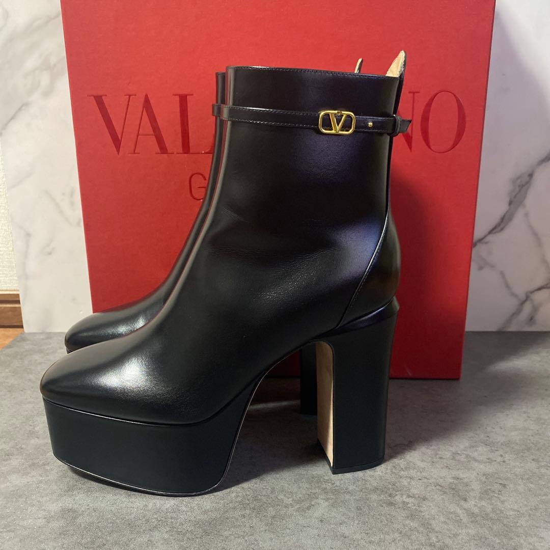 未使用品✨ 【Valentino】Vロゴ レザー アンクルブーツ ハイヒール　黒