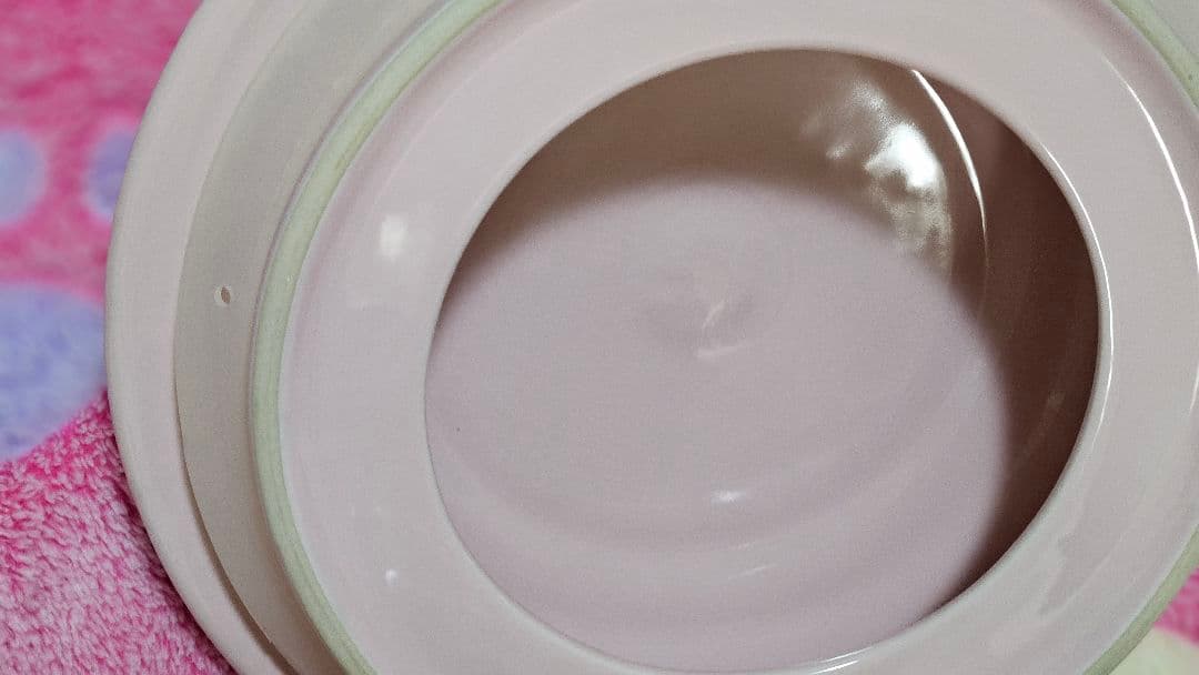 ルクルーゼ ペットフードコンテナ　可愛いピンク　超美品