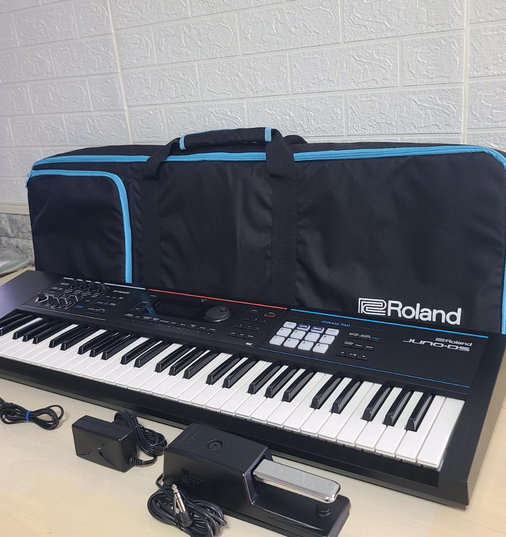 美品★Roland JUNO-DS 61 シンセサイザー ソフトケース・ペダル付