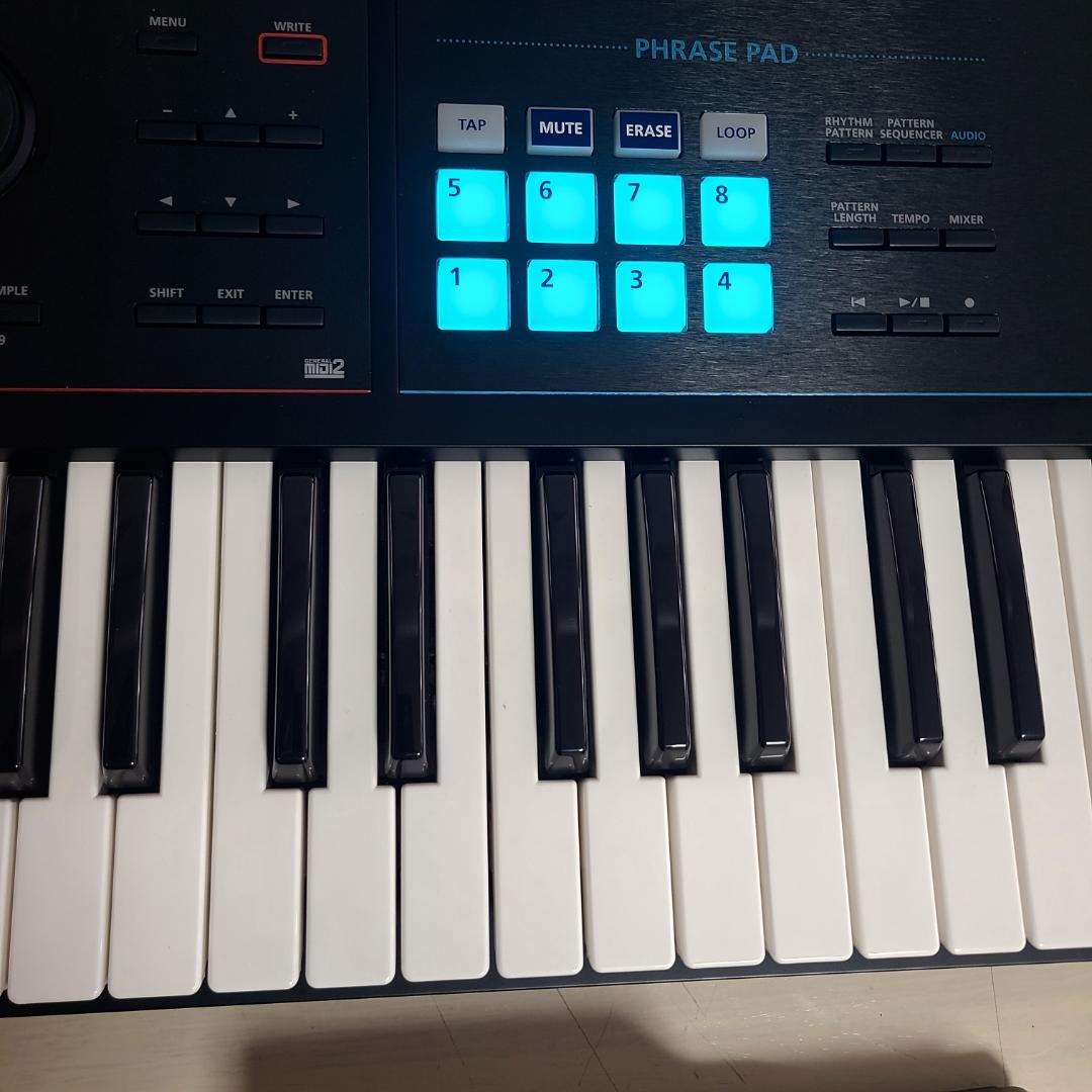 美品★Roland JUNO-DS 61 シンセサイザー ソフトケース・ペダル付