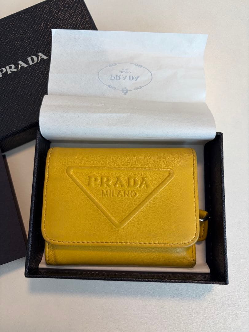 PRADA イエロー お財布