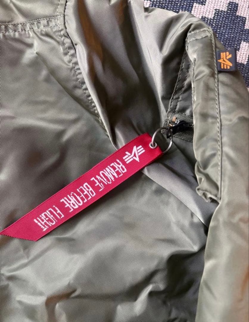 【美品】ストラップ付きAlpha Industries フライトジャケット
