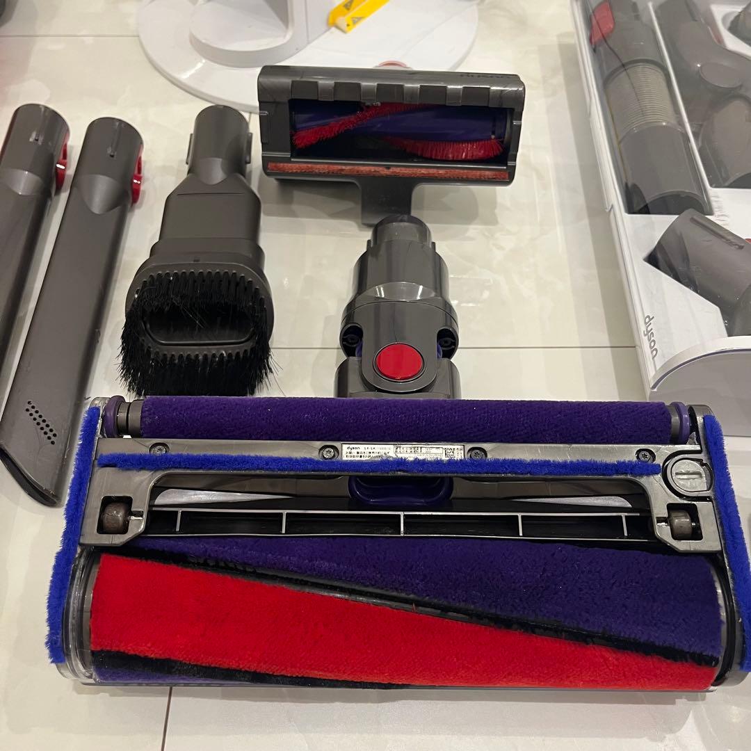 フルセット★ダイソンV10 SV12 スタンド付き　フェルト新品交換　分解洗浄済