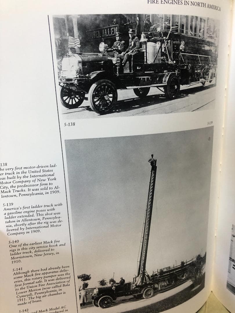 洋書 FIRE ENGINES IN NORTH AMERICA