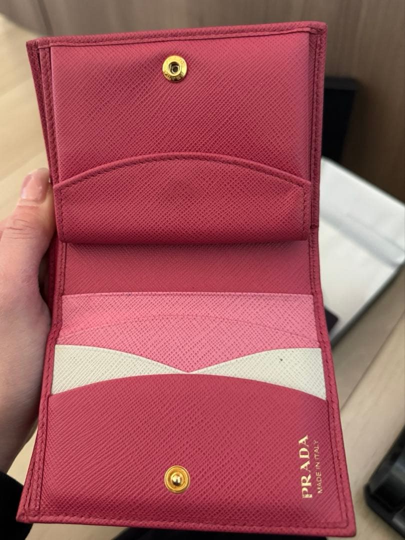PRADA ピンク 二つ折り財布 サフィアーノレザー