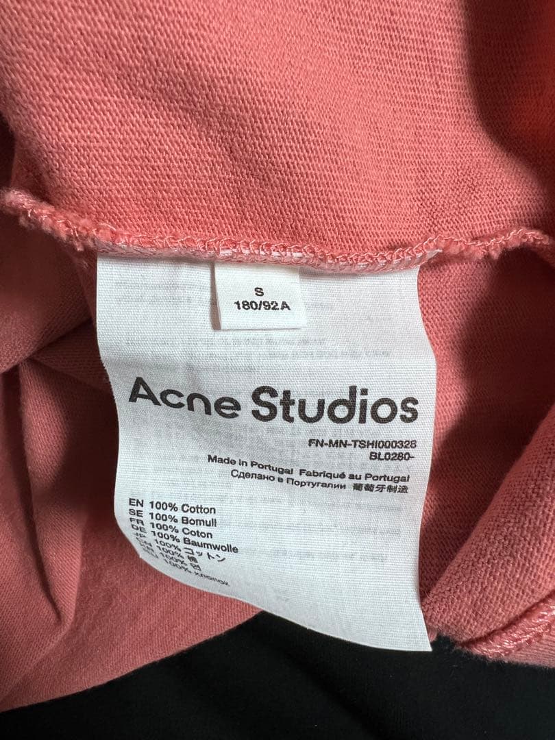 Acne Studios ピンク ロゴ Tシャツ