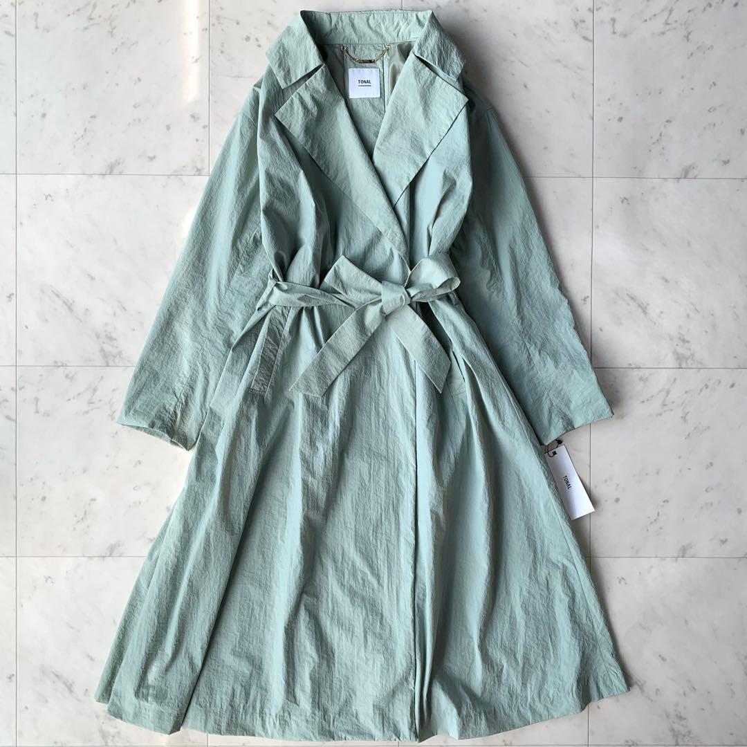 タグ付き　トーナル　TONAL ナイロンガウンコート　後ろボタン　ベルト付き