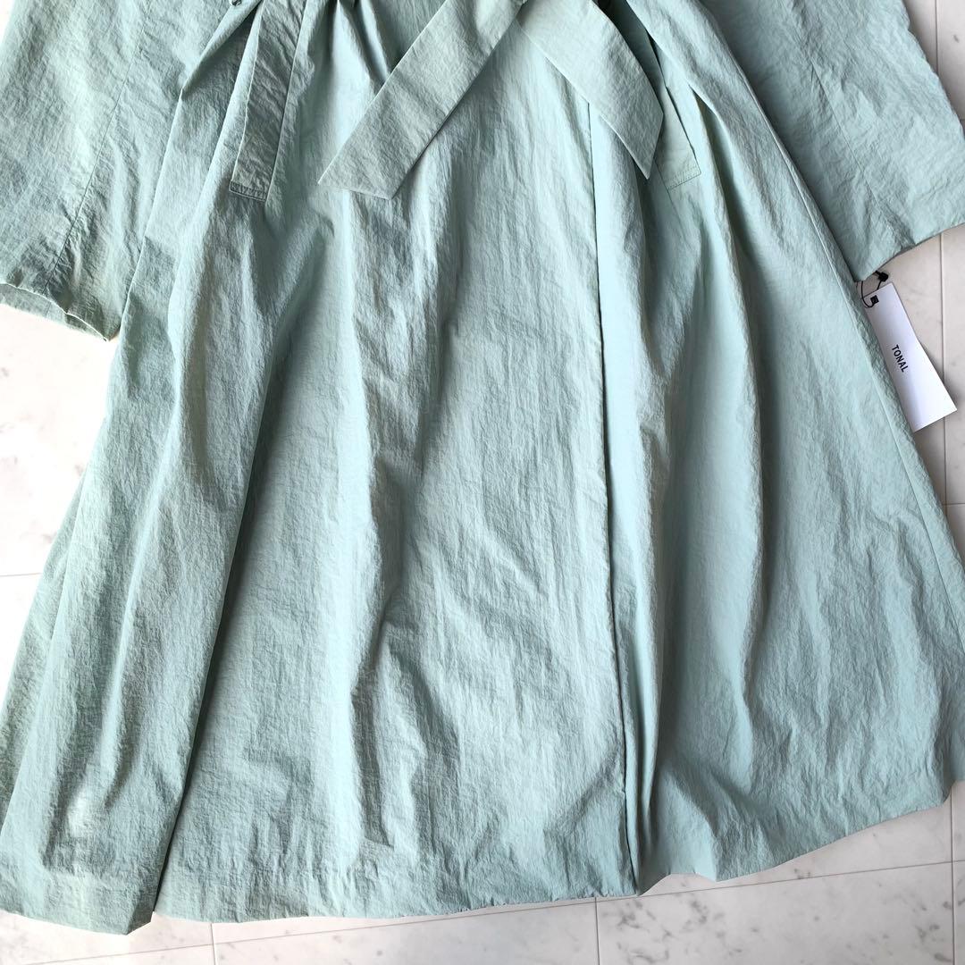 タグ付き　トーナル　TONAL ナイロンガウンコート　後ろボタン　ベルト付き