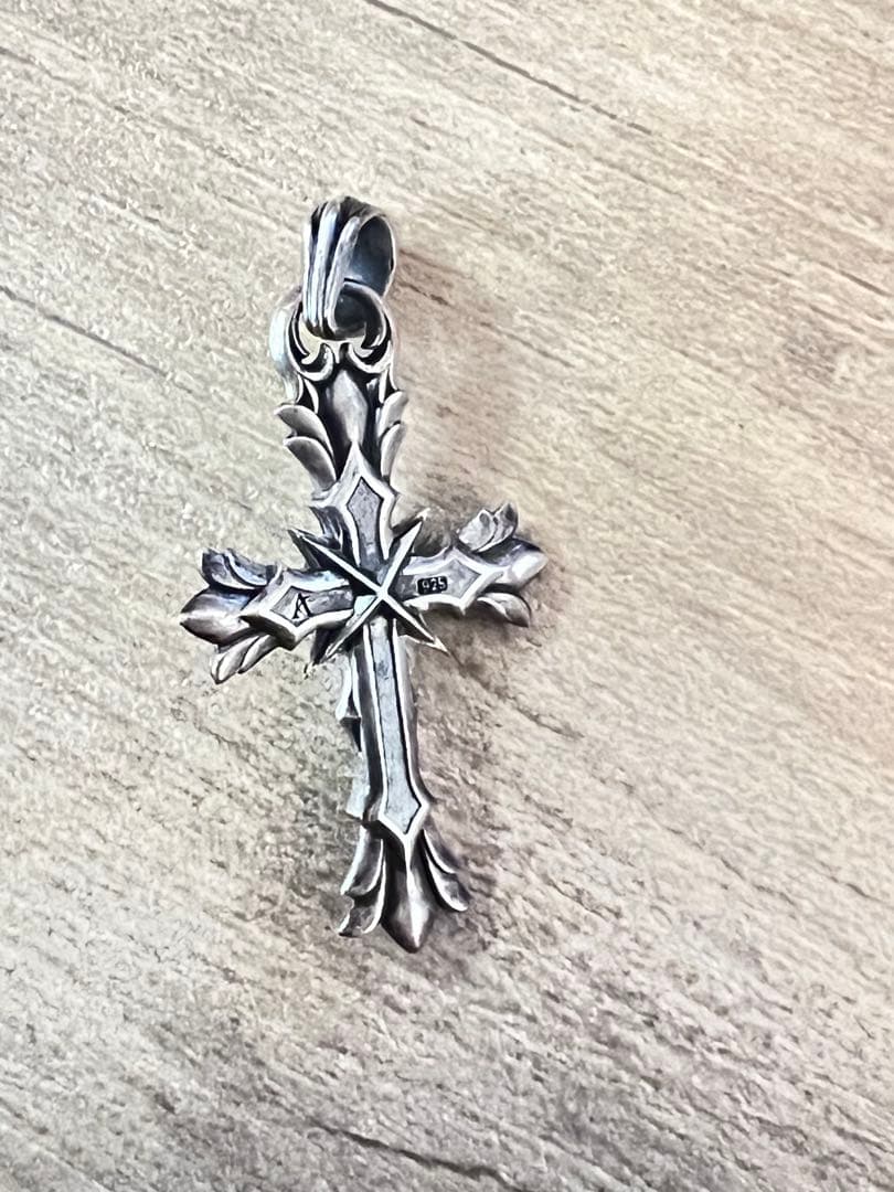 アクセサリー artemiskings Cross Crown Pendant