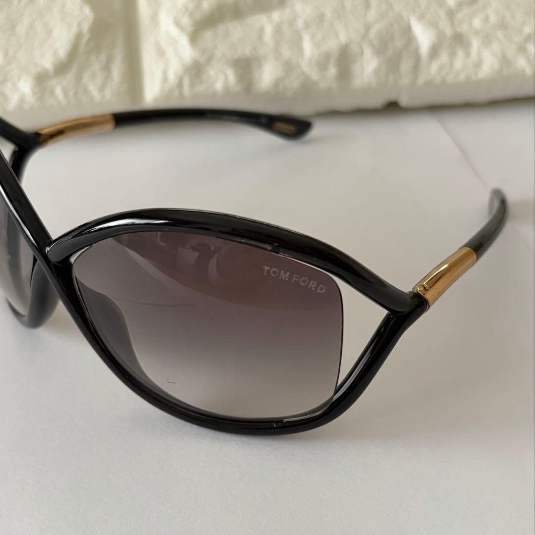 TOM FORD トムフォード ブラック サングラス　whitney TF9