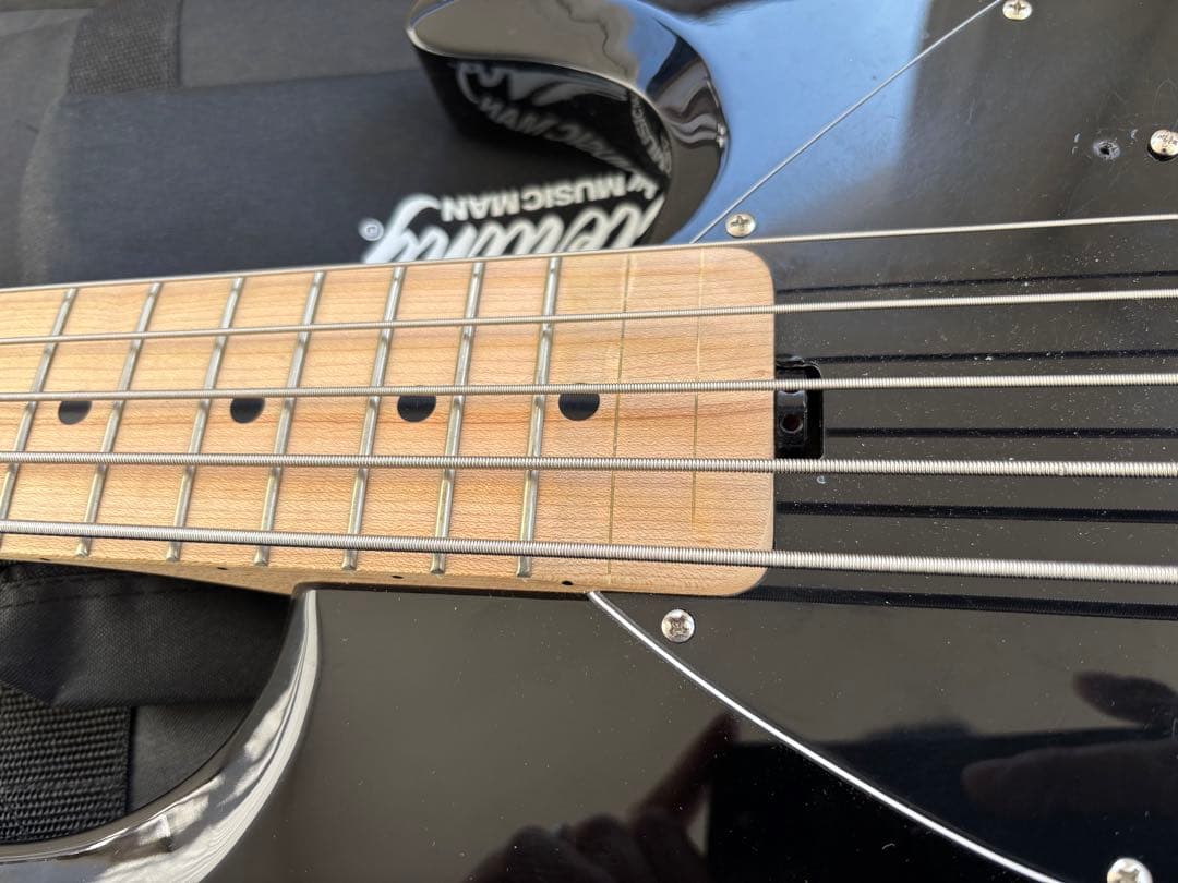 ベース sterling by musicman ray5