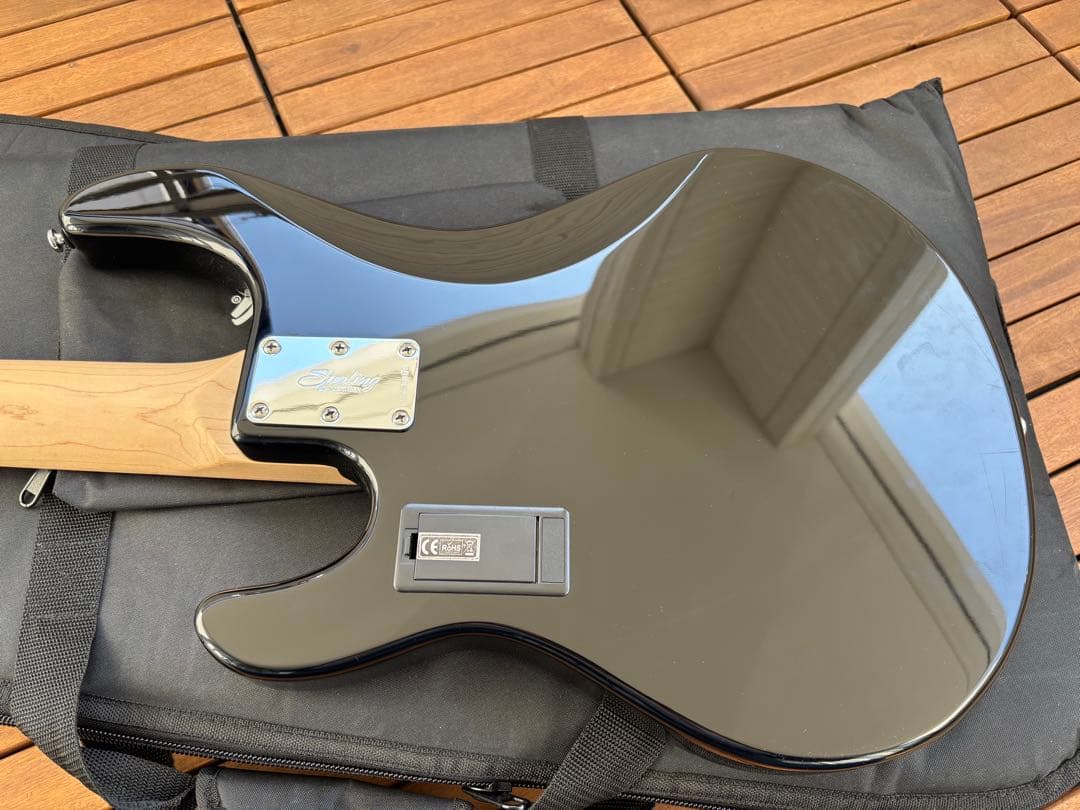 ベース sterling by musicman ray5