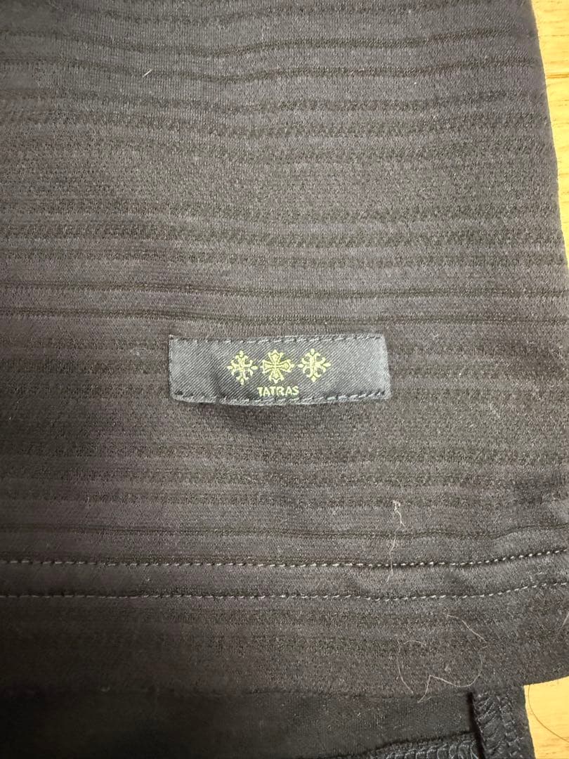 【超美品】 TATRAS Tシャツ カットソー 02 (M) ワンポイントロゴ