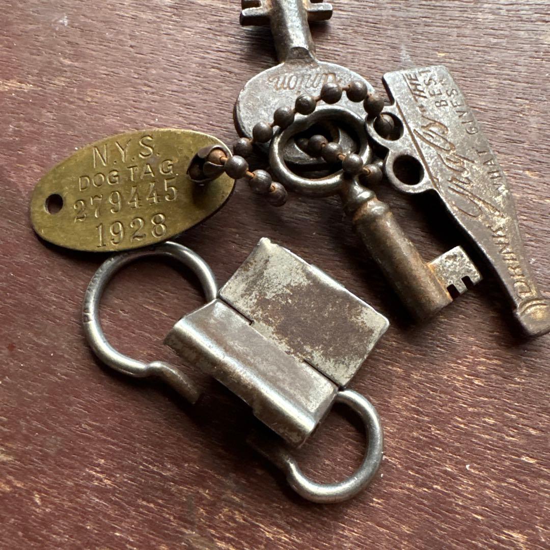 US JUNK KEY-CHAINS／ANTIQUE ／1920’s