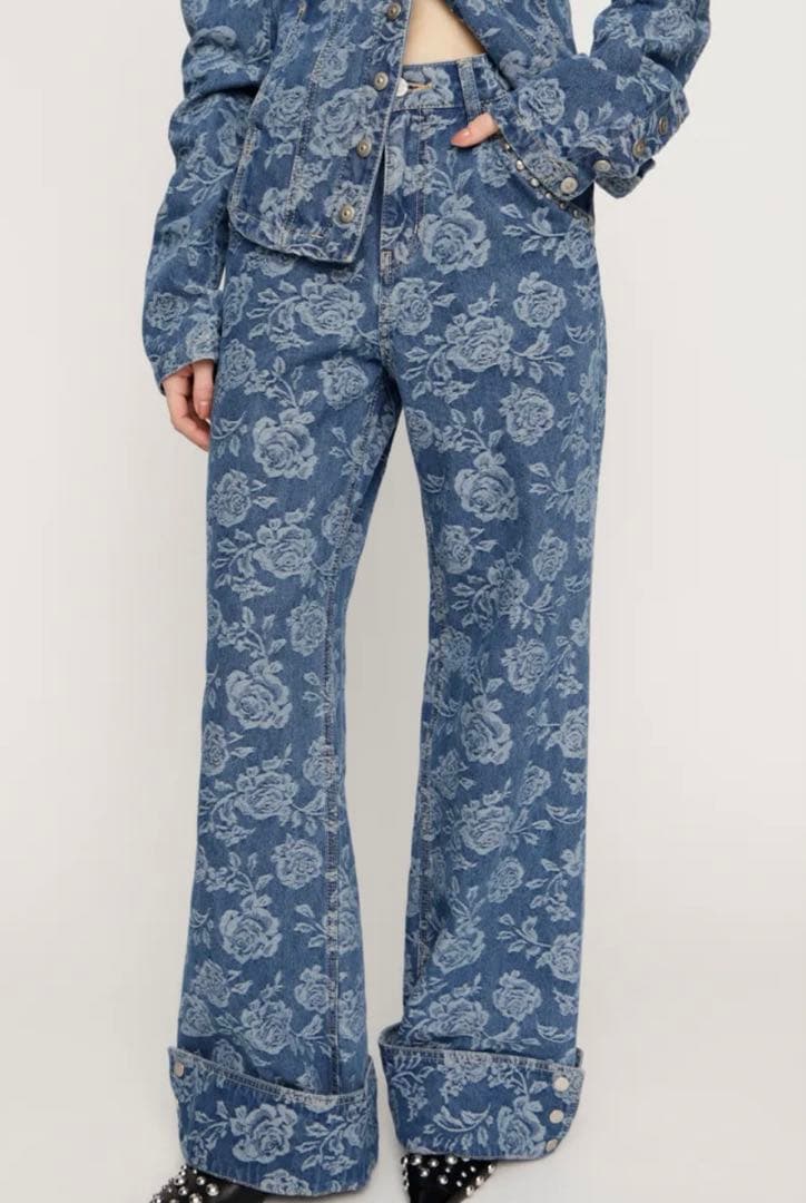 L/W STUDDED ROSE FLARE パンツ SLY2026SS