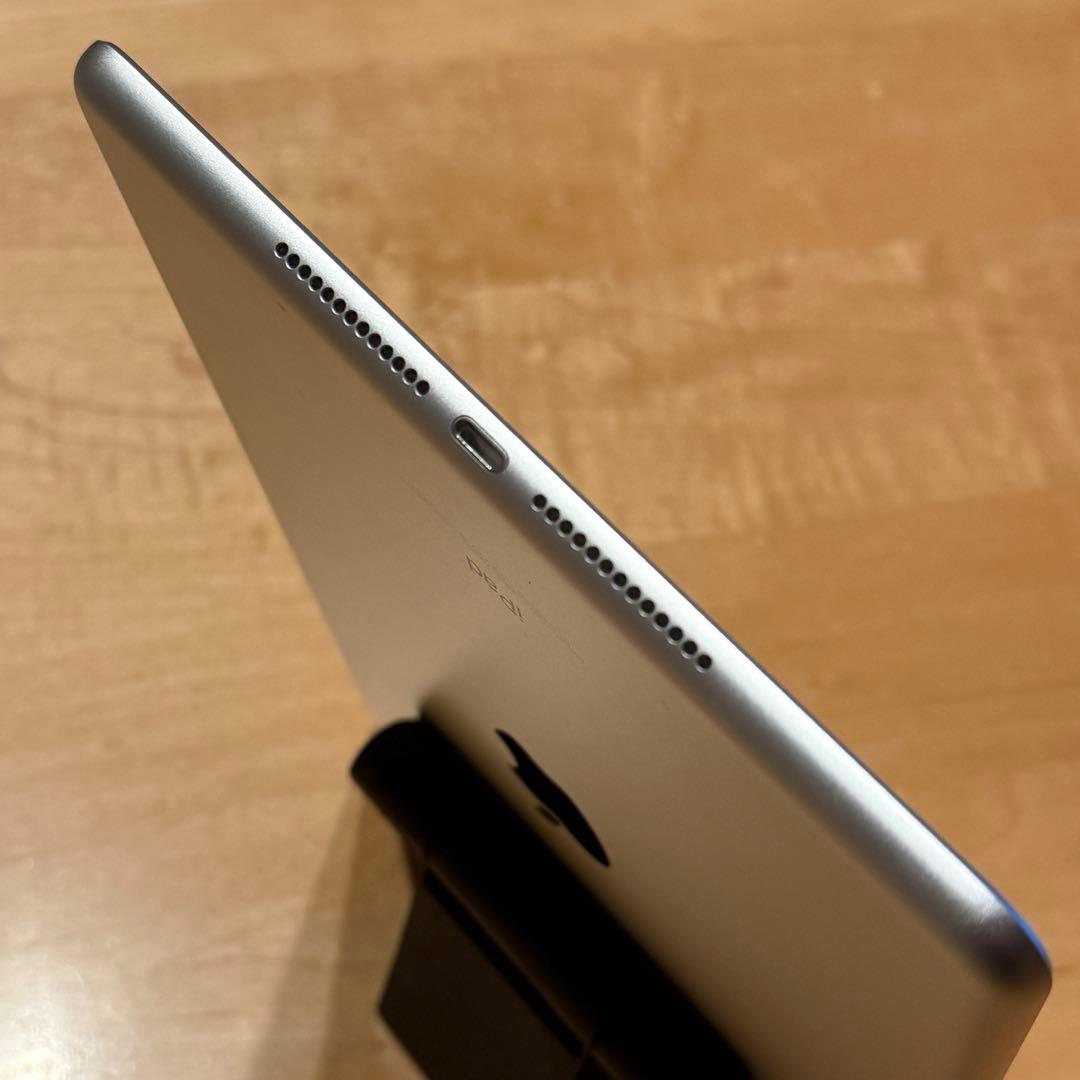 iPad 第5世代 32GB Wi-Fi キーボード付 バッテリー73.5%
