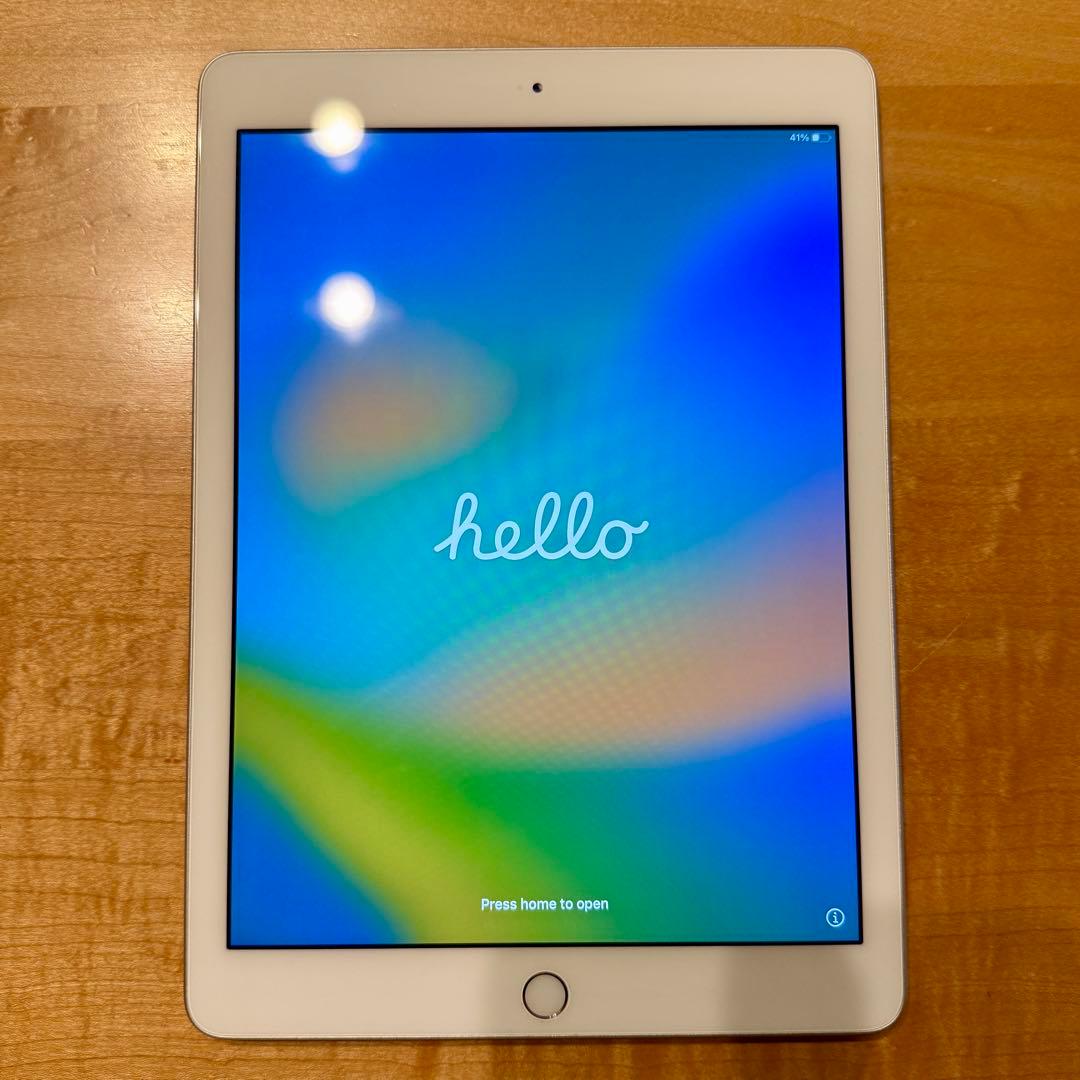 iPad 第5世代 32GB Wi-Fi キーボード付 バッテリー73.5%