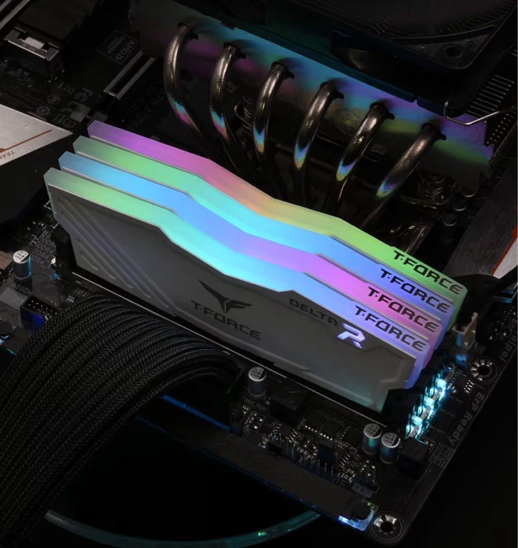 メモリー T-FORCE DELTA RGB DDR4 32gb 3200MHz