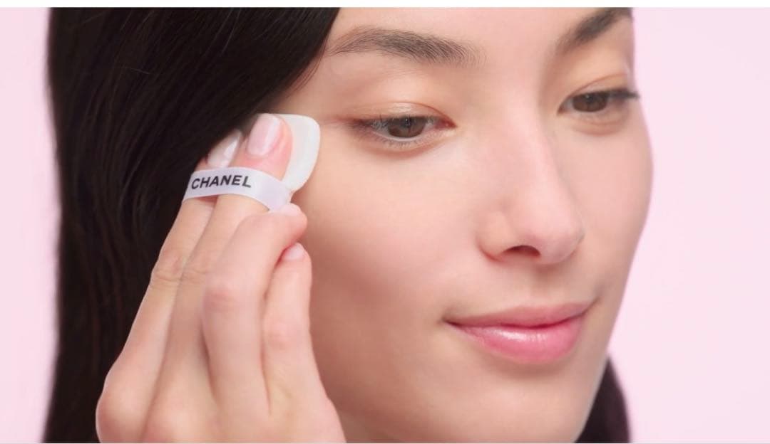 CHANEL LE BLANC パウダーファンデーション B20