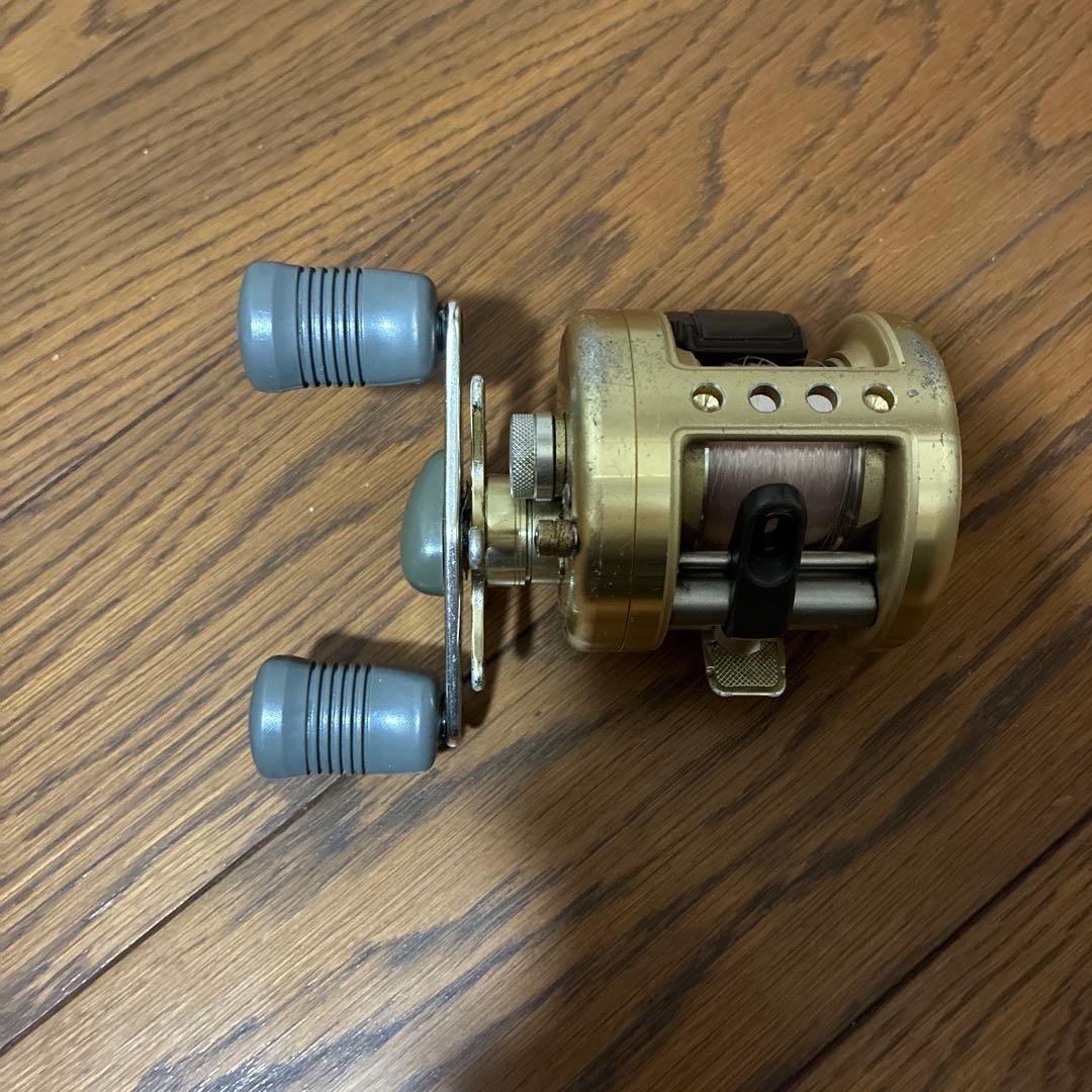 SHIMANO CALCUTTA ゴールド ベイトリール